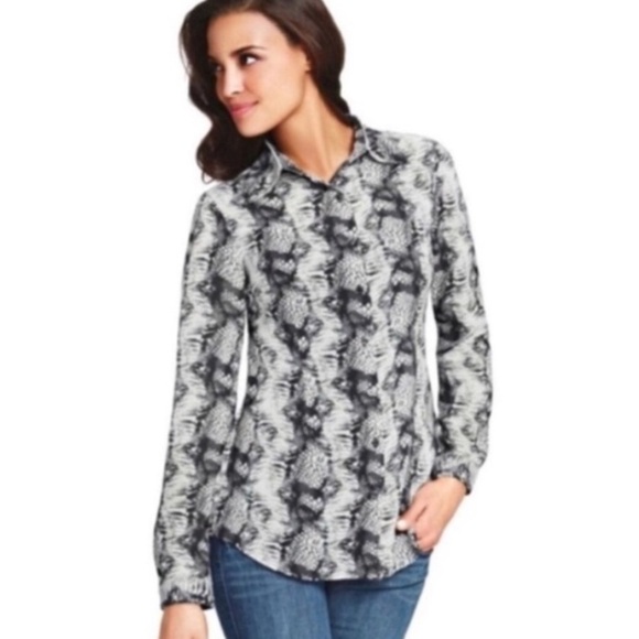 CAbi #988 Black Gray Python Snakeskin‎ Long Sleeve Button Up Blouse Size Small - Picture 1 of 6